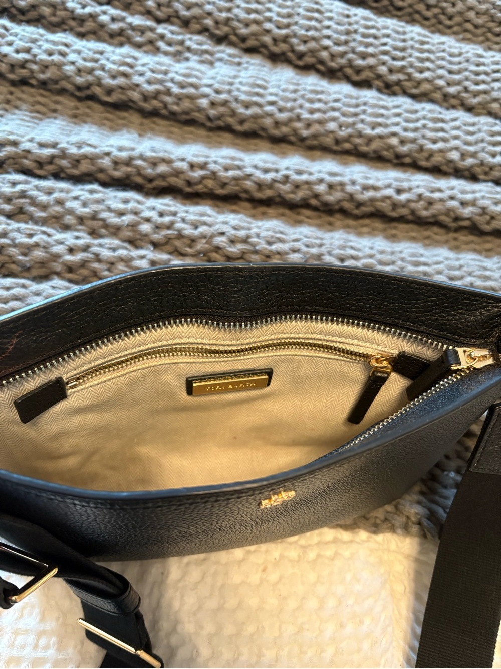 Tory Burch Black Pebbled Leather Logo Crossbody - Picture 6 of 8